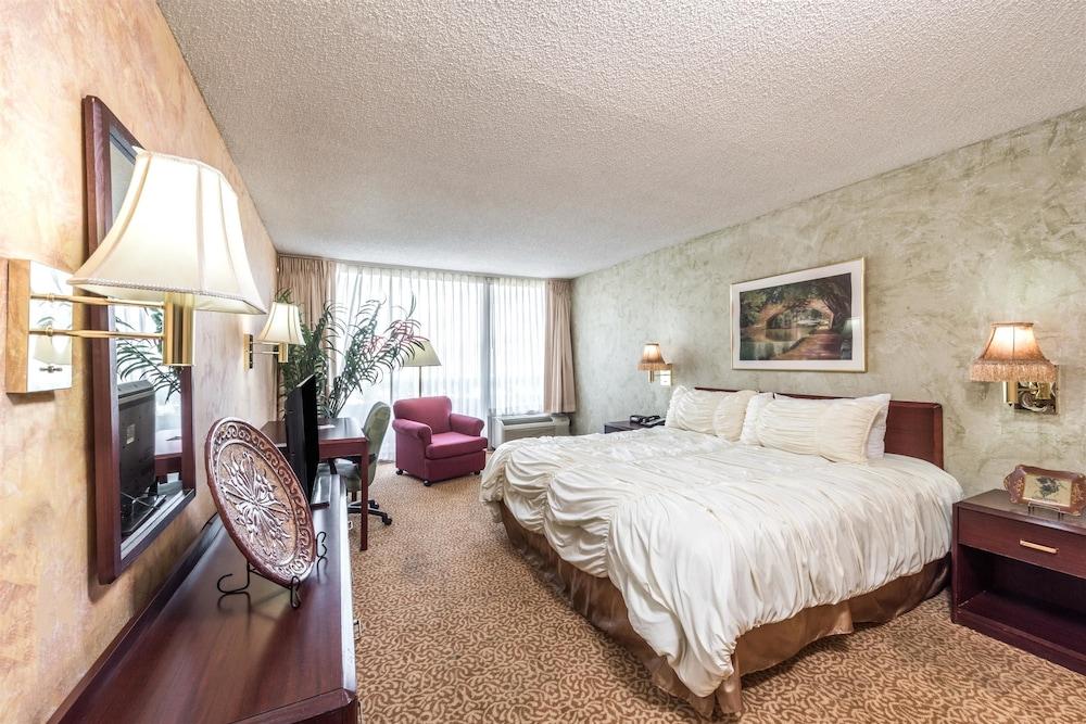 Staybridge Suites Dallas Market Ctr Love Field, An Ihg Hotel Екстер'єр фото