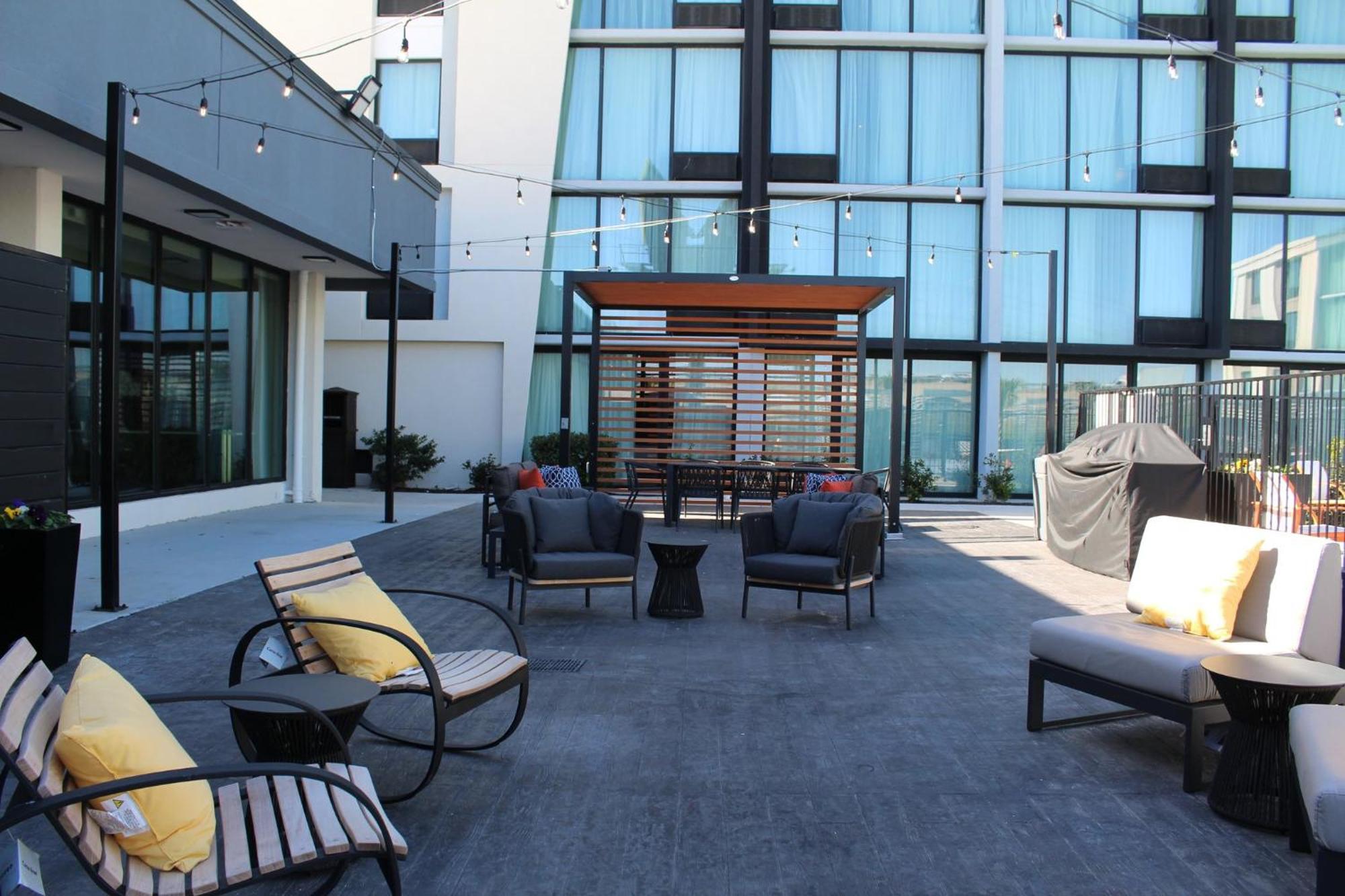 Staybridge Suites Dallas Market Ctr Love Field, An Ihg Hotel Екстер'єр фото
