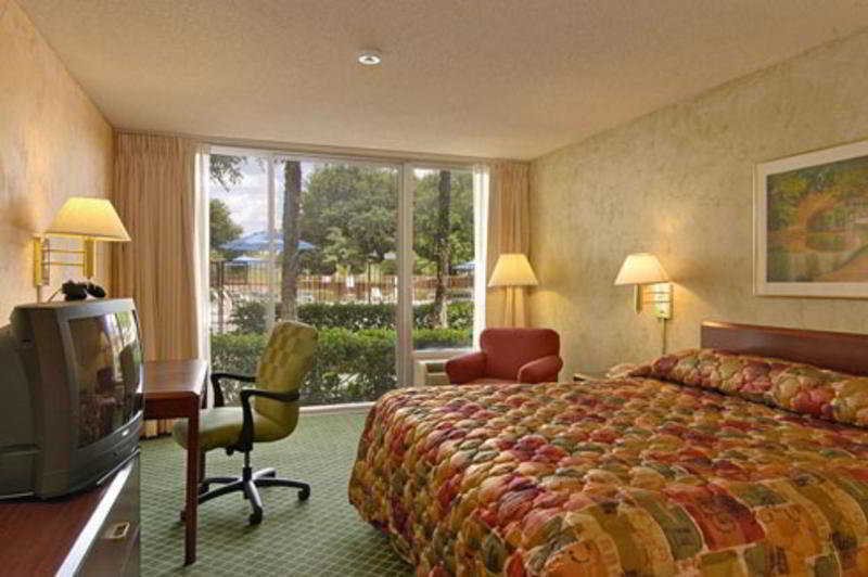 Staybridge Suites Dallas Market Ctr Love Field, An Ihg Hotel Номер фото